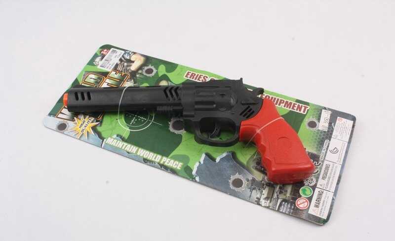 Фотография 1 товарной позиции интернет-магазина детских игрушек www.smarttoys.com.ua Пістолет 350-1 A (240/2) механічний принцип роботи, тріскачка, на листі
