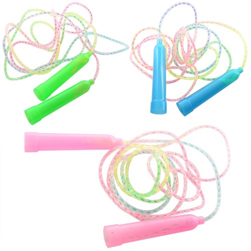 Фотография 1 товарной позиции интернет-магазина детских игрушек www.smarttoys.com.ua Скакалка MS 0827 мотузка гума, пластикові ручки, 3 кольори, 195 см.