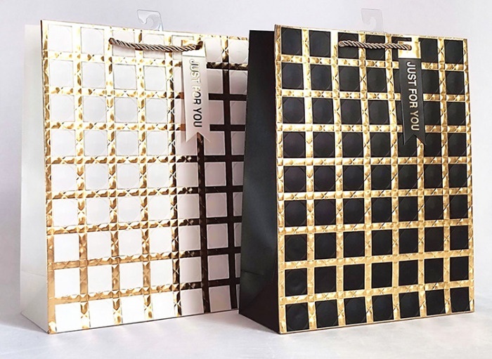 Пакет 23*18*10см паперовий "Золоті квадрати" 12 шт в пак