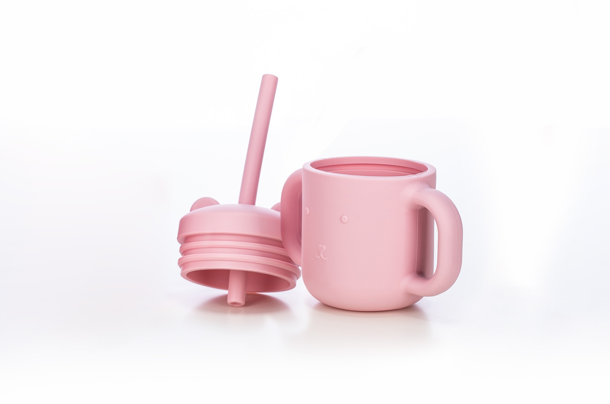 Фотография 2 товарной позиции интернет-магазина детских игрушек www.smarttoys.com.ua Силіконова чашка дитяча FreeOn з ручками і соломинкою, рожева