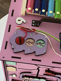 Бізікуб "Робот" 30х30х30 см рожевий - 18 - smarttoys.com.ua