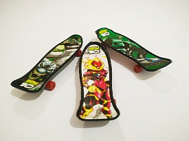 Скейти Ben 10 (24 шт. на планшетці) ЦІНА ЗА 1 ШТ - 1 - smarttoys.com.ua