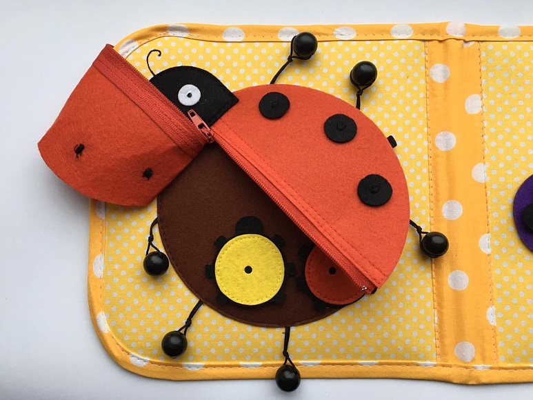 М'яка інтерактивна книжечка "Бедрик" 20*20 см, 2 аркуша - 2 - smarttoys.com.ua