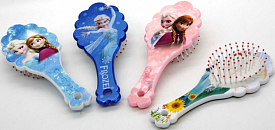 Масажна щітка для волосся №S-1 пл. дитячий з рис. дісни 6рис овал. у кл. (240)  - 1 - smarttoys.com.ua