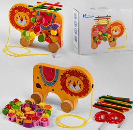 Дерев'яна Каталка С 48173 (36) "Левеня", шнурівка, брусочки, в коробці  - 1 - smarttoys.com.ua